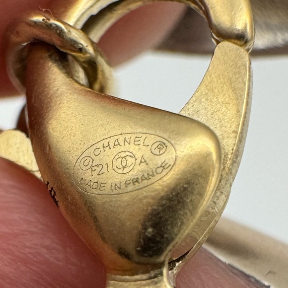 Chanel champagne gold crown and logo with crystal necklace - Picture 8 of 8